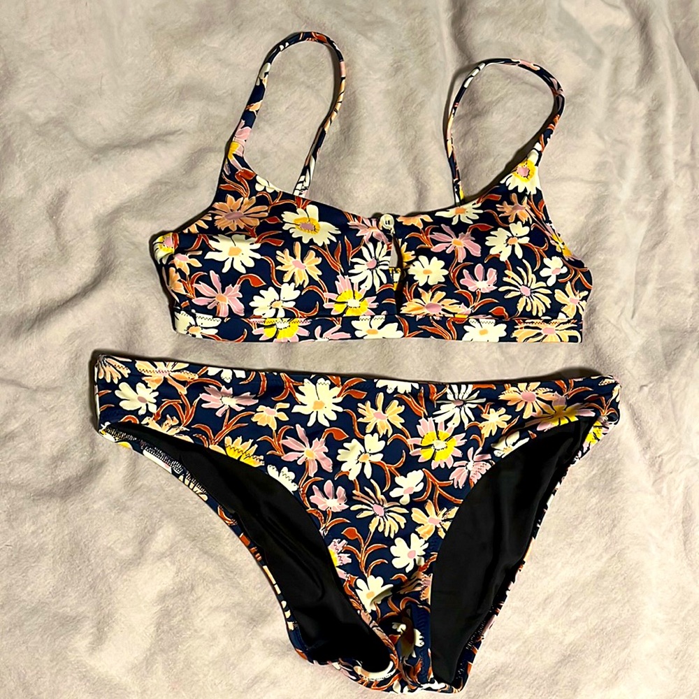Small top, medium bottoms